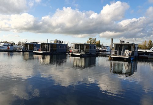 IJsseldelta marina houseboat 1.jpg 